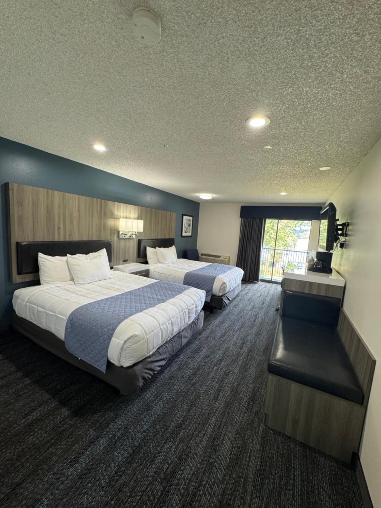 Oyster Bay Inn & Suites Bremerton Exterior photo